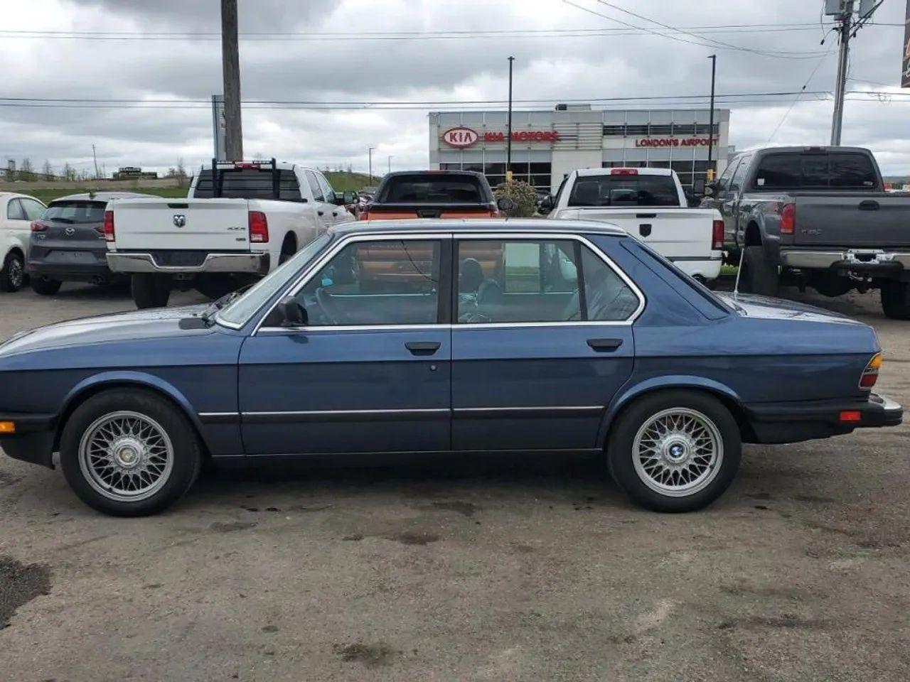 1985 BMW 5-Series 318i-1
