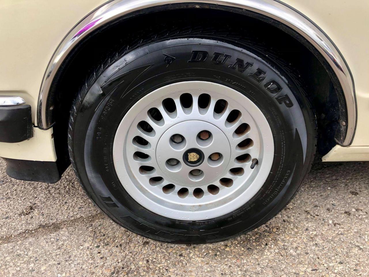 1987 Jaguar XJ6 Base-2