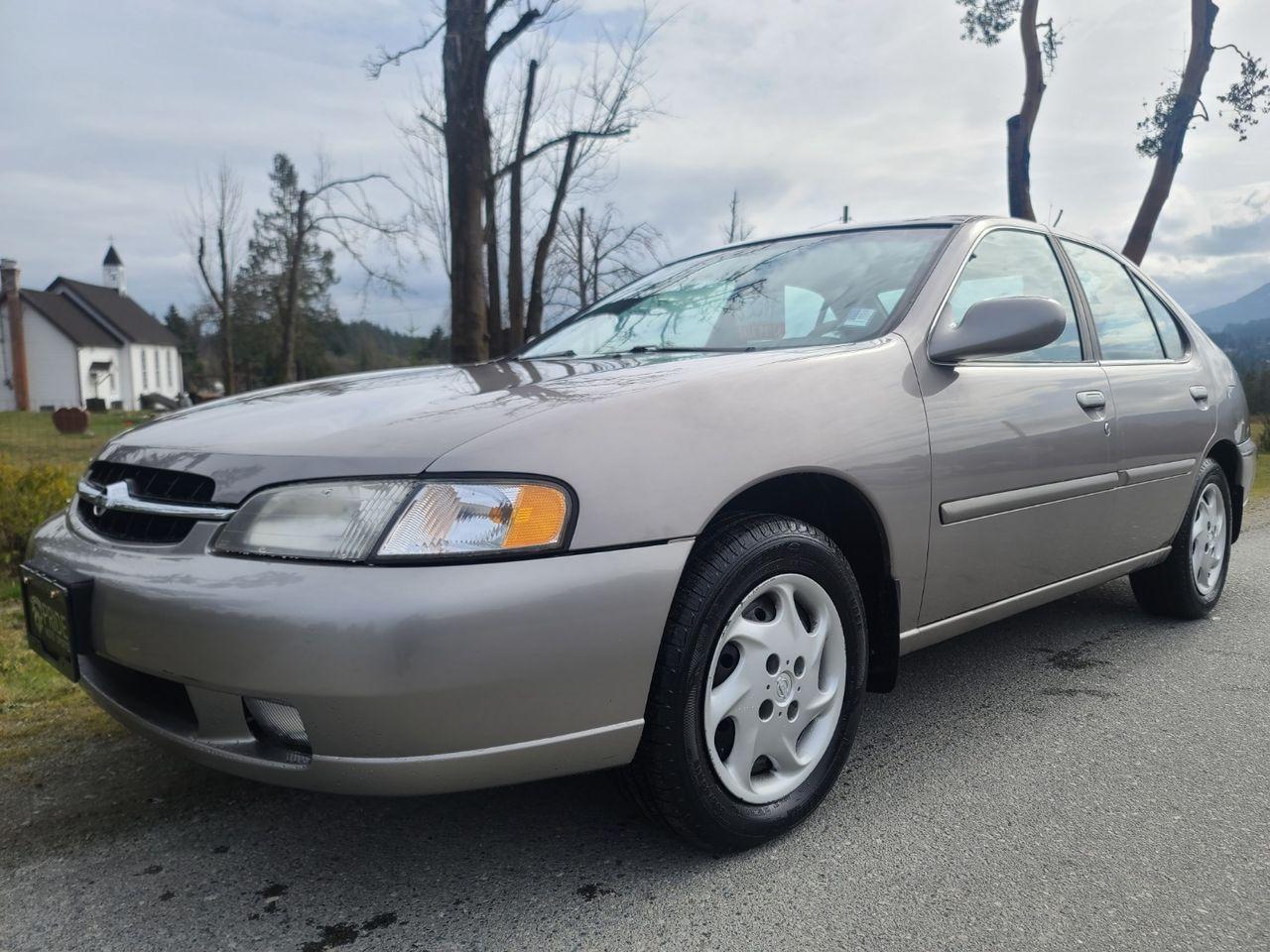 1999 Nissan Altima XE-0