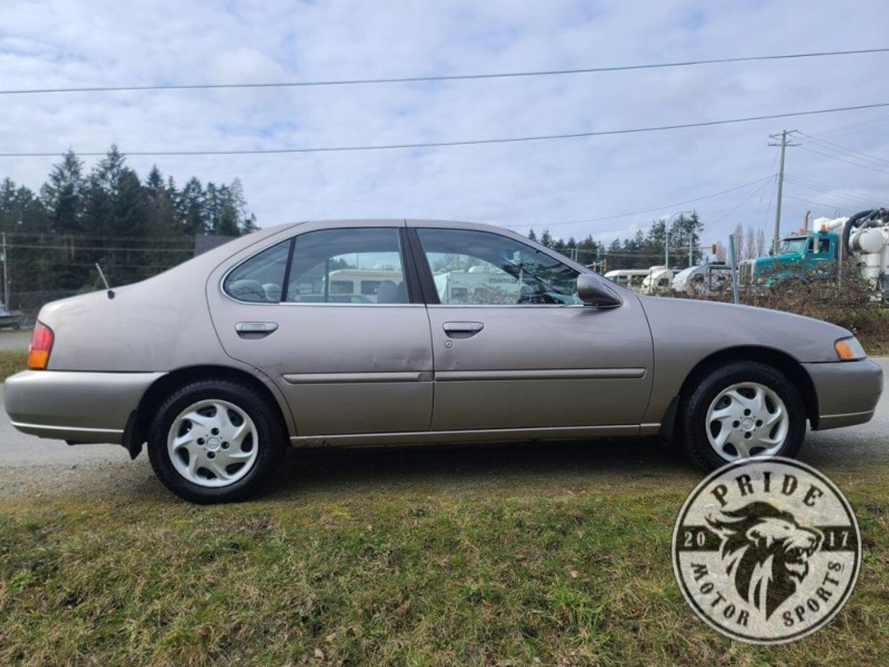 1999 Nissan Altima XE-4