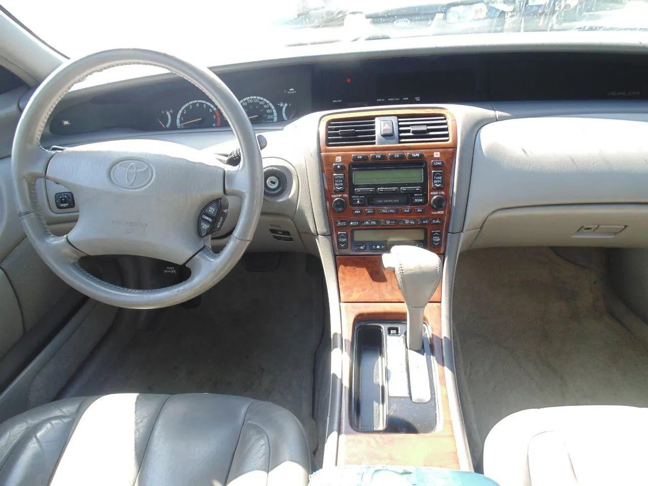 2000 Toyota Avalon XL-3