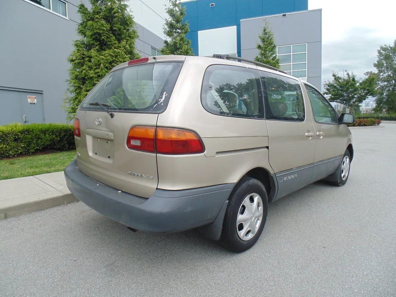 2000 Toyota Sienna CE-2