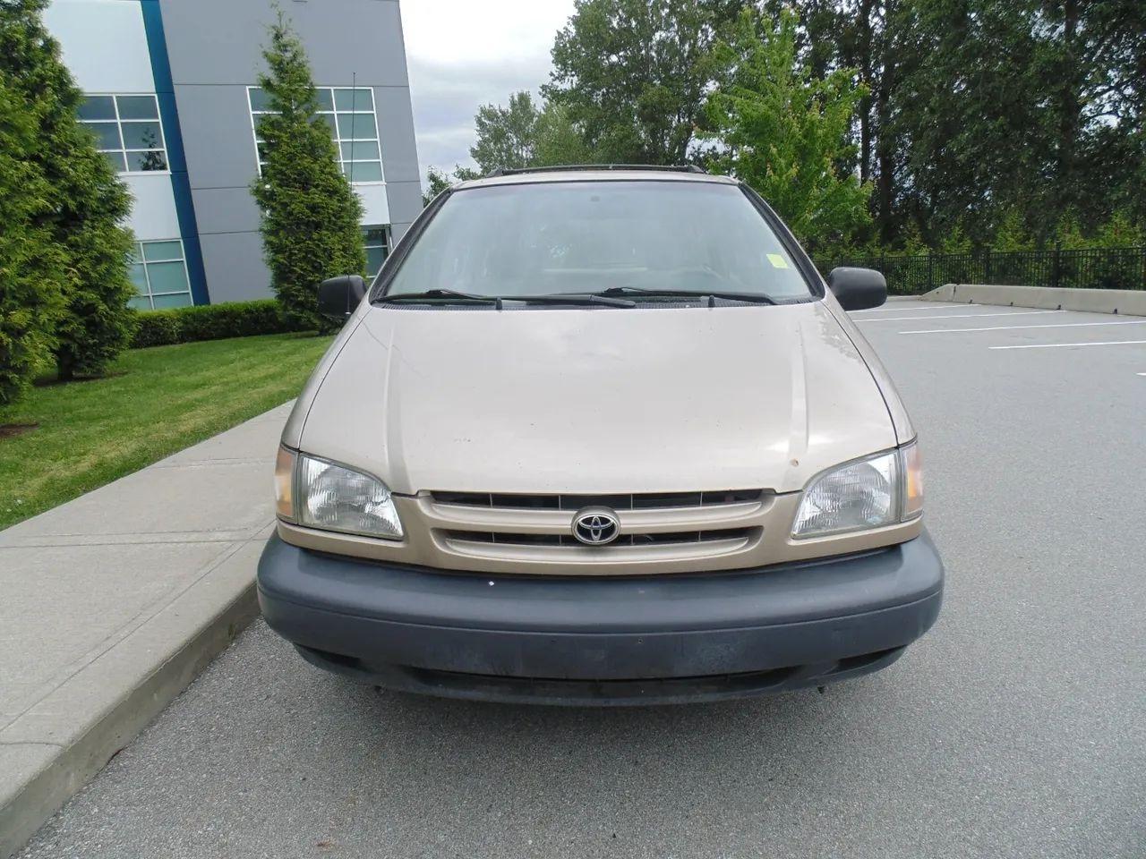 2000 Toyota Sienna CE-4