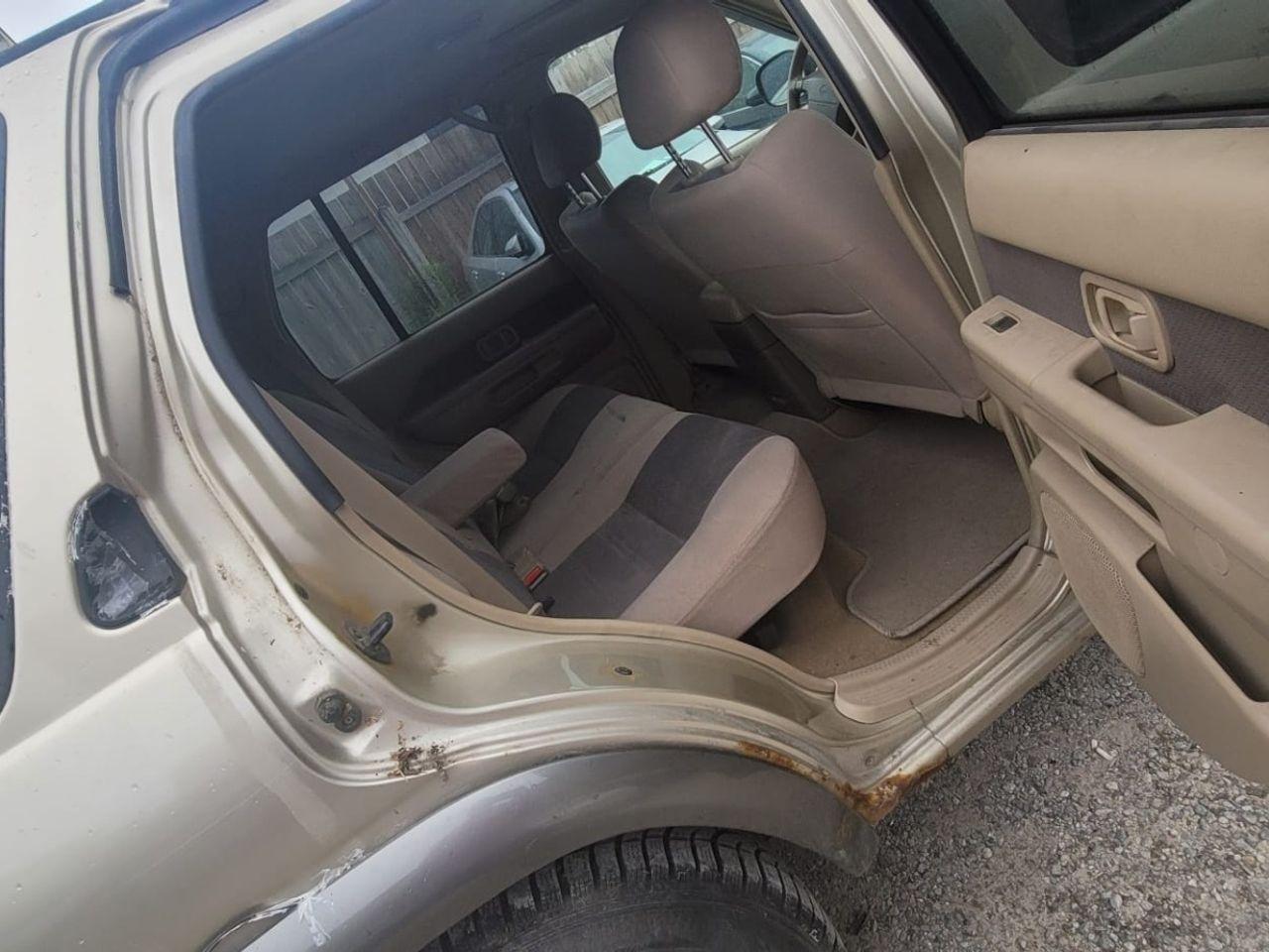 2001 Nissan Pathfinder SE-4
