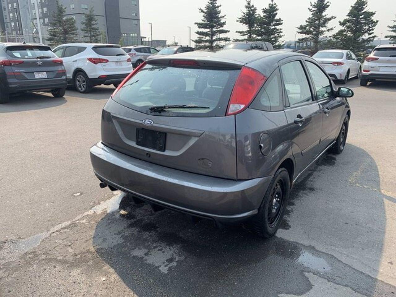 2004 Ford Focus ZX5-3
