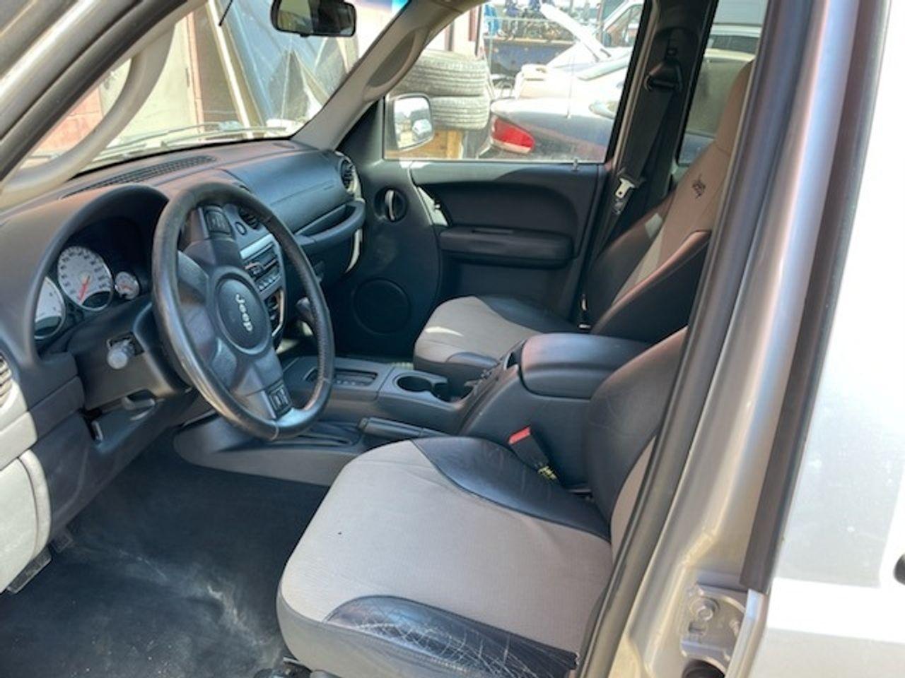 2004 Jeep Liberty -4