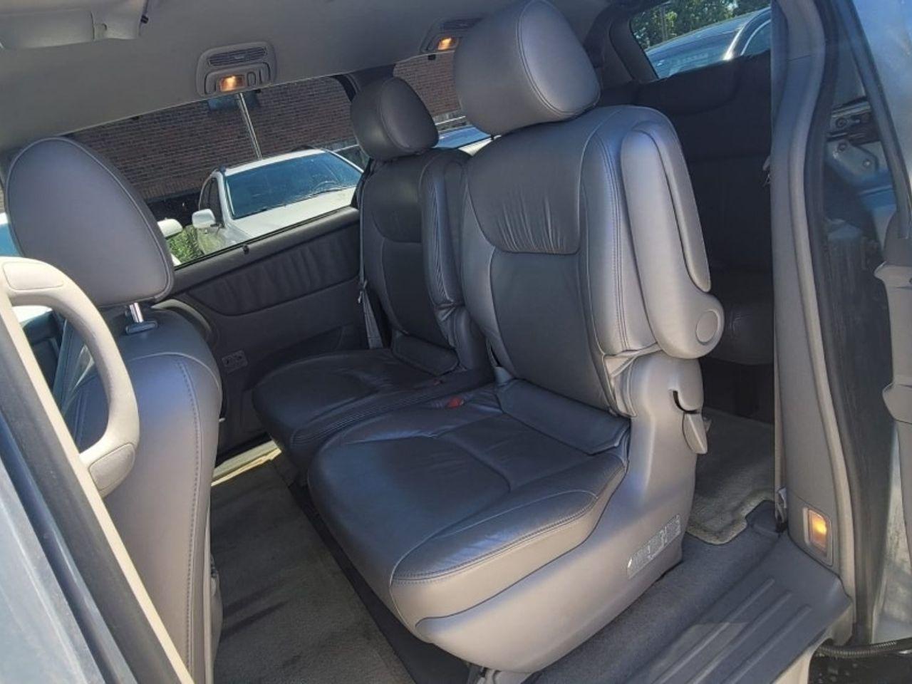 2004 Toyota Sienna LE-2