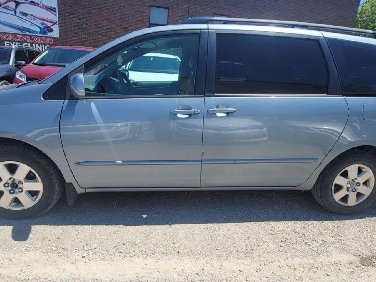 2004 Toyota Sienna LE-4