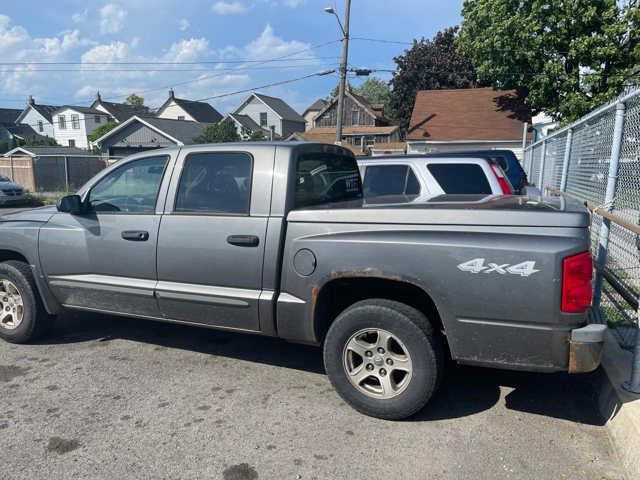 2005 Dodge Dakota SLT-2