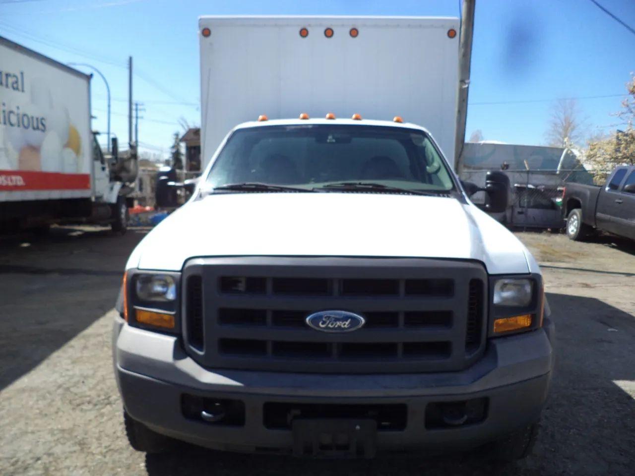 2005 Ford F-350 XL-2