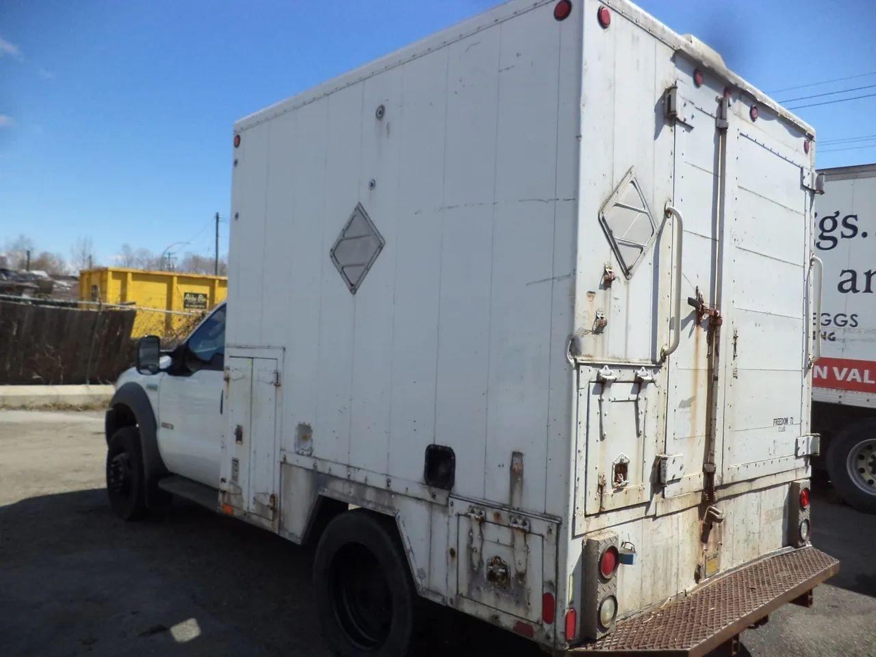 2005 Ford F-350 XL-3