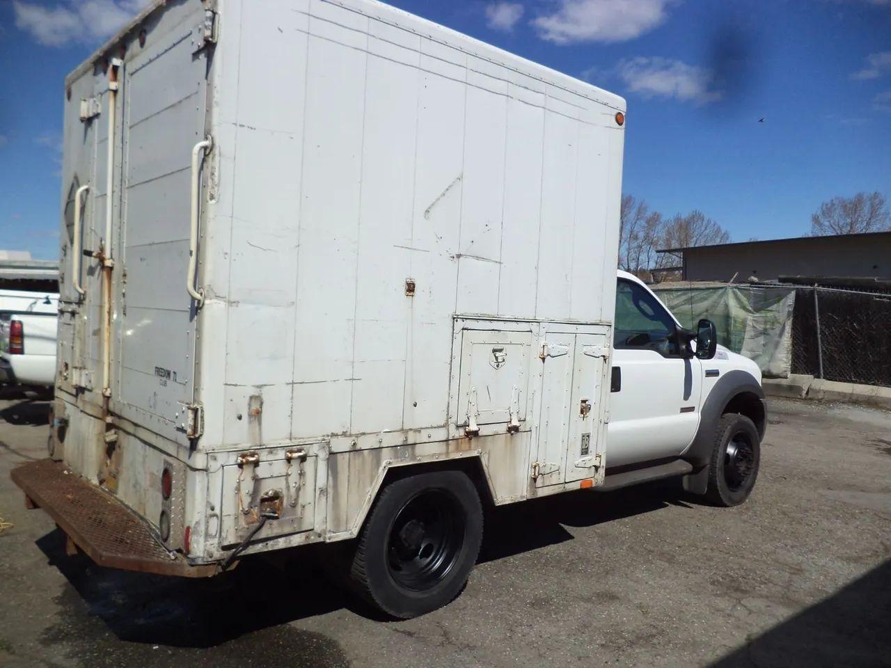 2005 Ford F-350 XL-4
