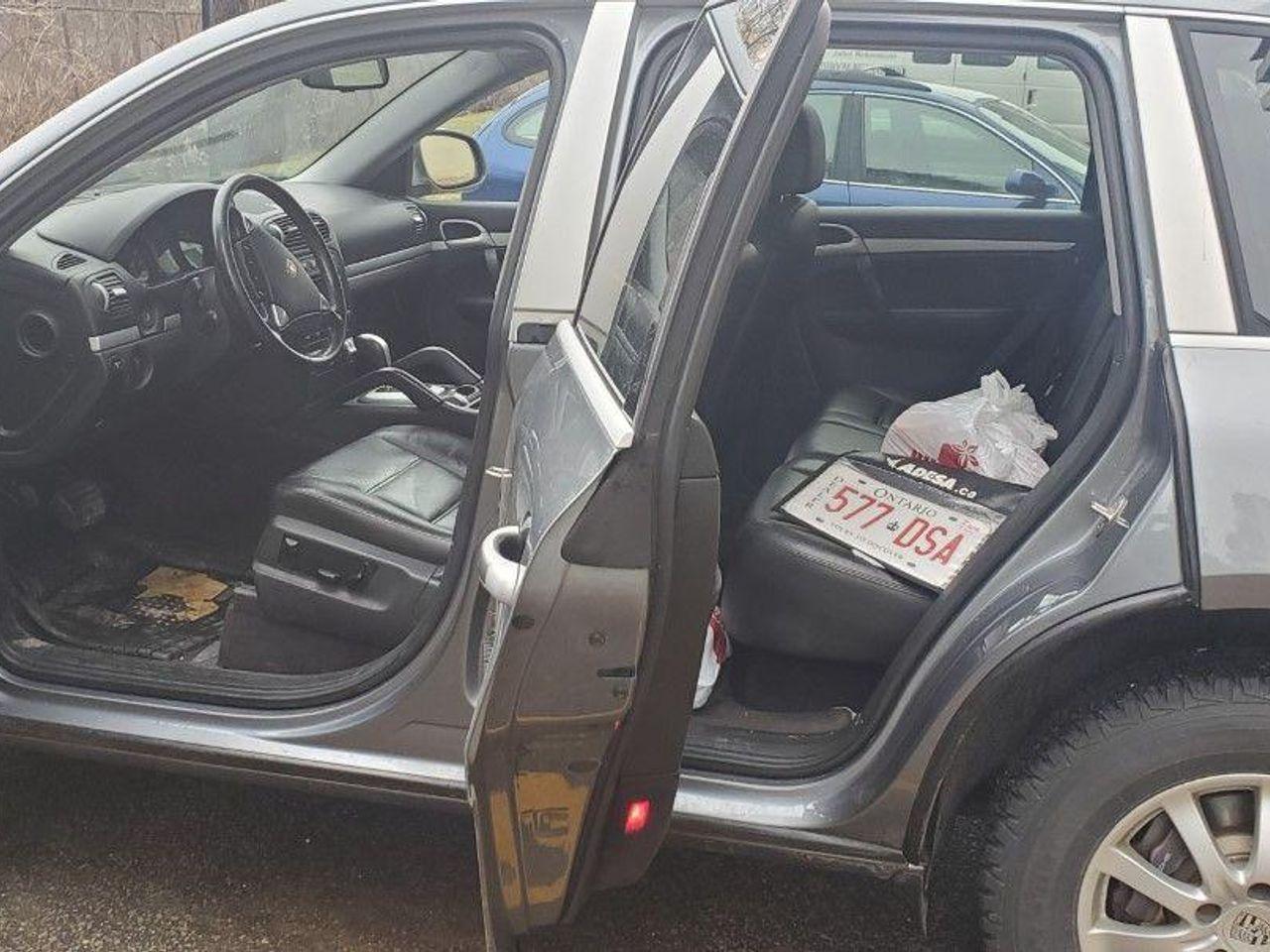 2005 Porsche Cayenne Base-2