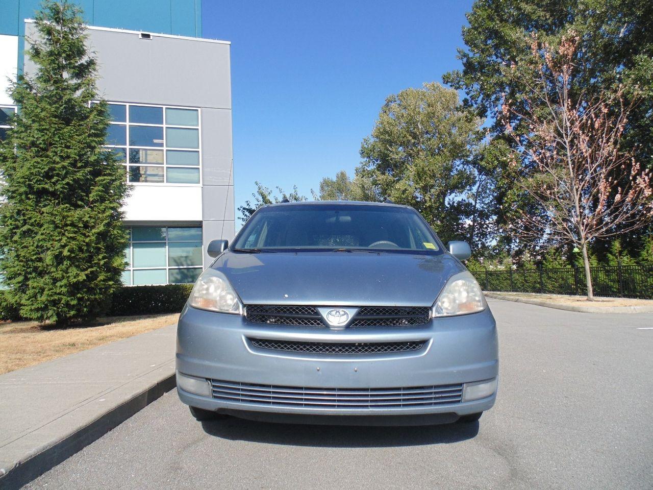 2005 Toyota Sienna LE-4