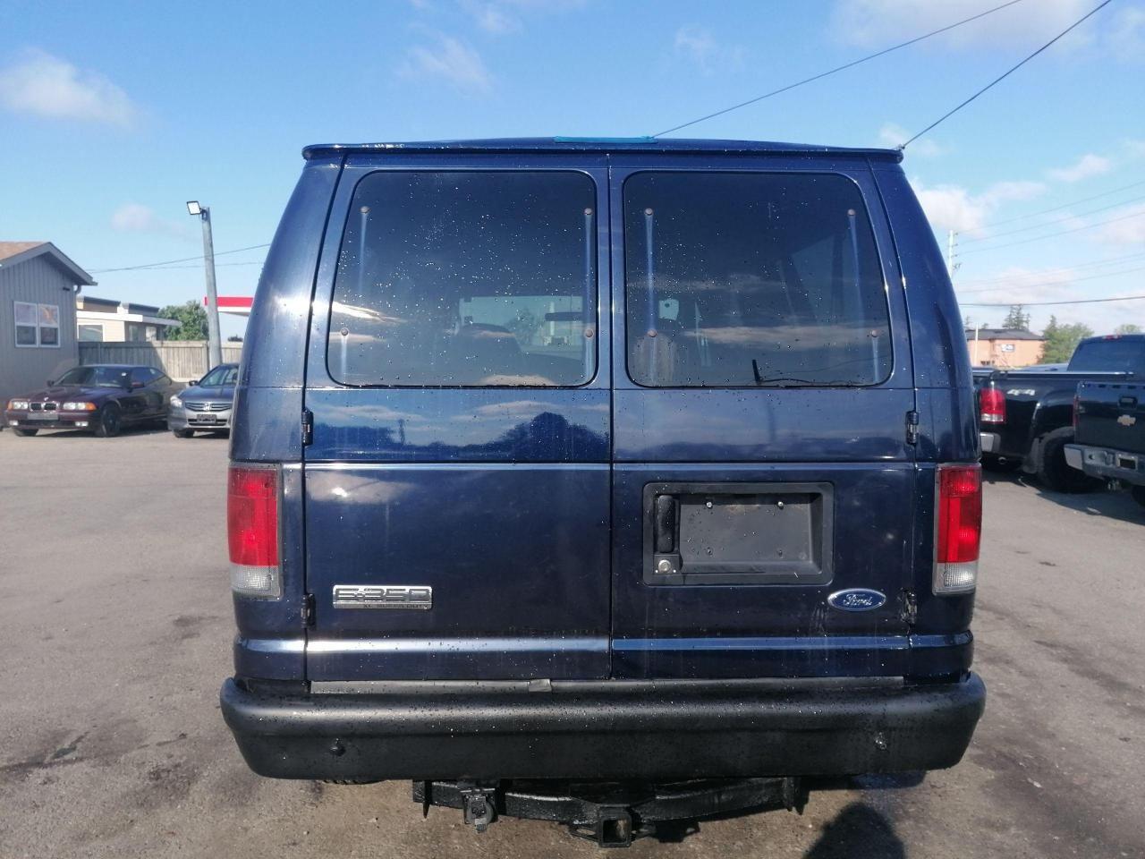2006 Ford Econoline -3