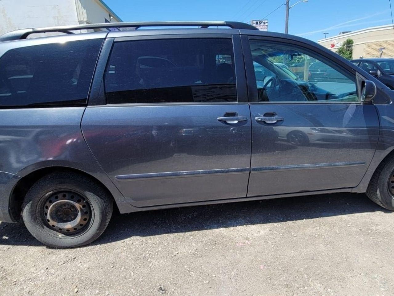 2007 Toyota Sienna CE-2