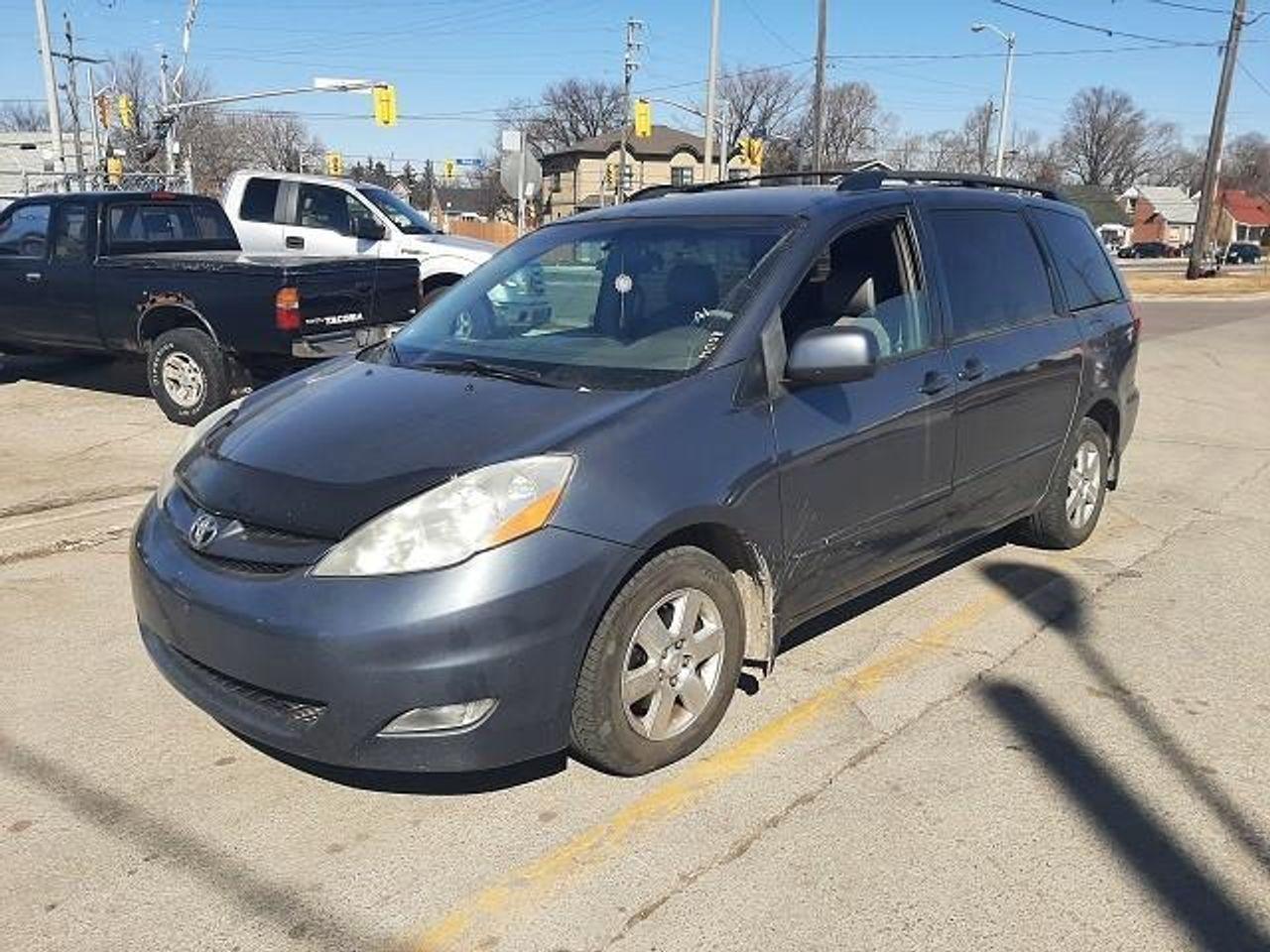 2007 Toyota Sienna LE-0