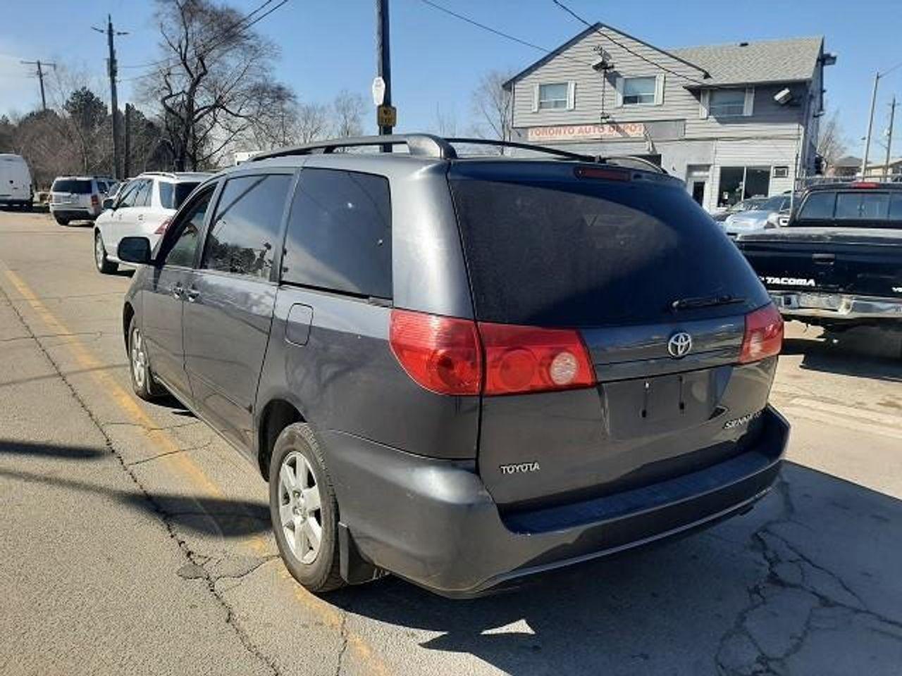 2007 Toyota Sienna LE-2