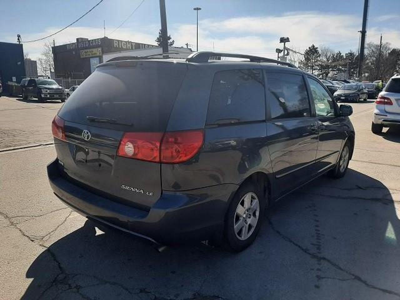 2007 Toyota Sienna LE-4