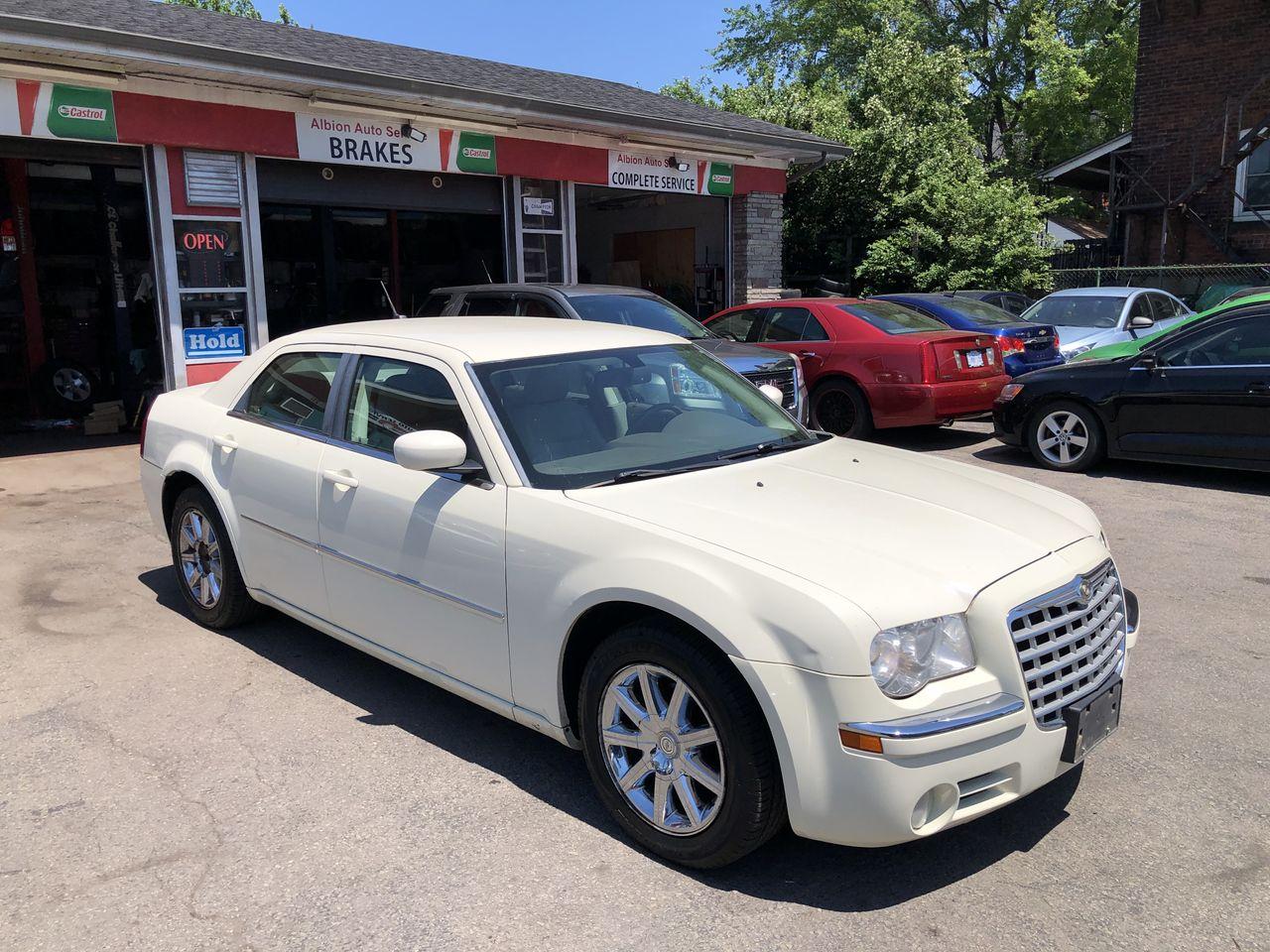 2008 Chrysler 300 Limited-0
