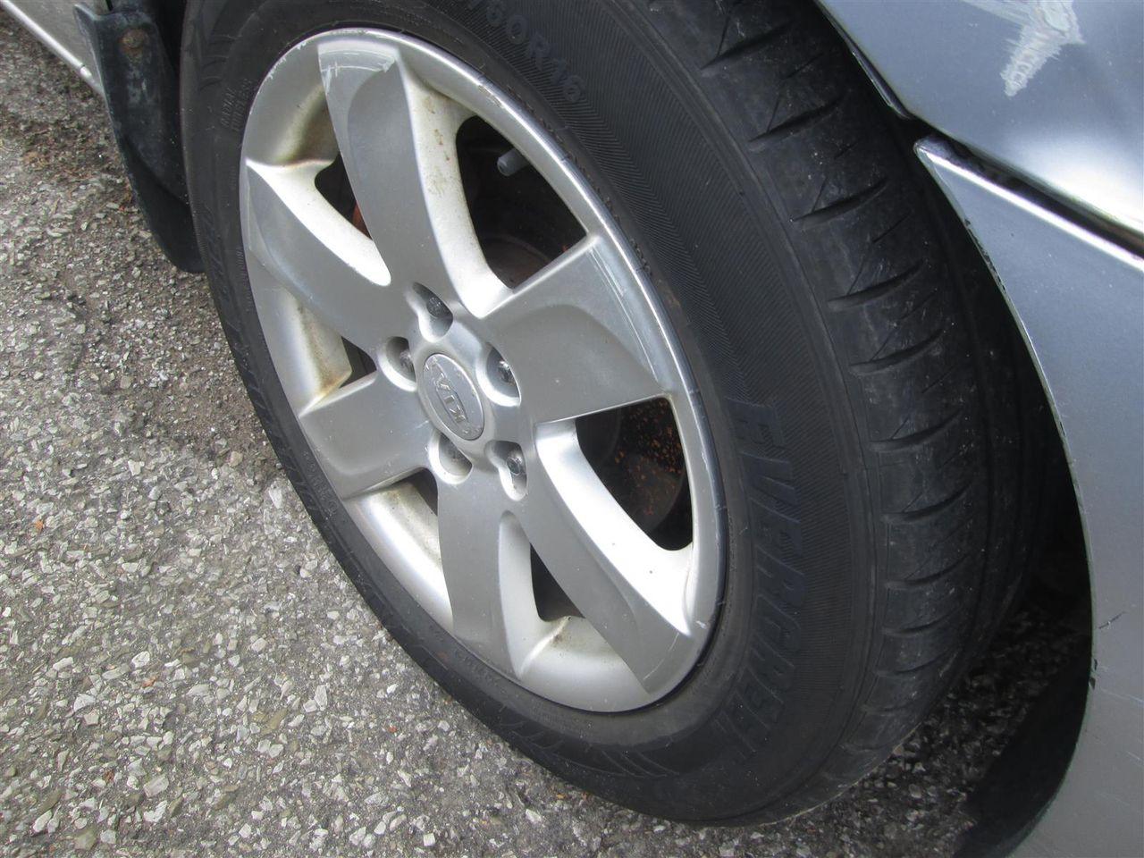 2008 Kia Rondo LX-2