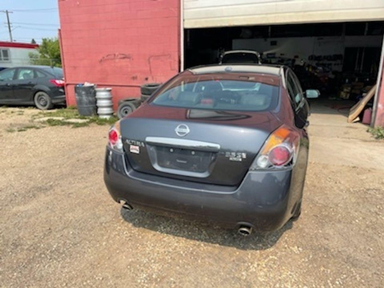 2009 Nissan Altima 3.5 SE-2