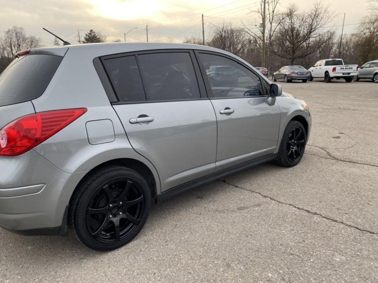 2009 Nissan Versa 1.8 S-3