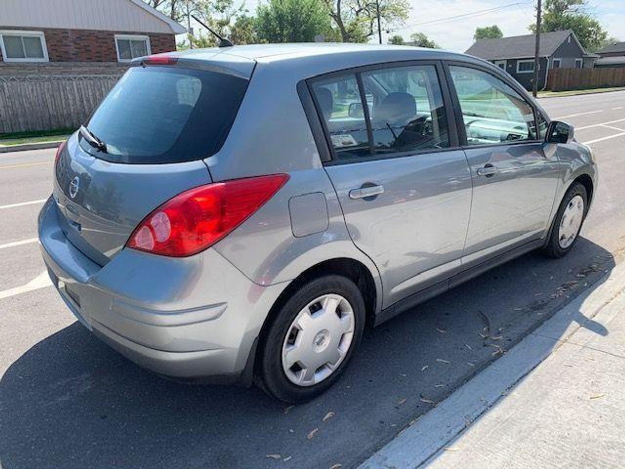 2009 Nissan Versa 1.8 S-3