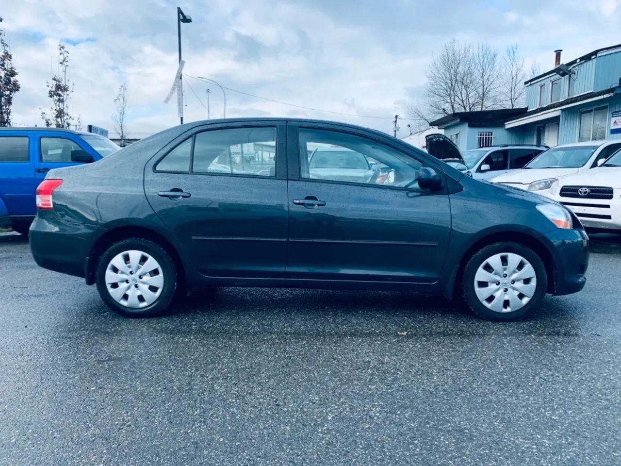 2009 Toyota Yaris S-3