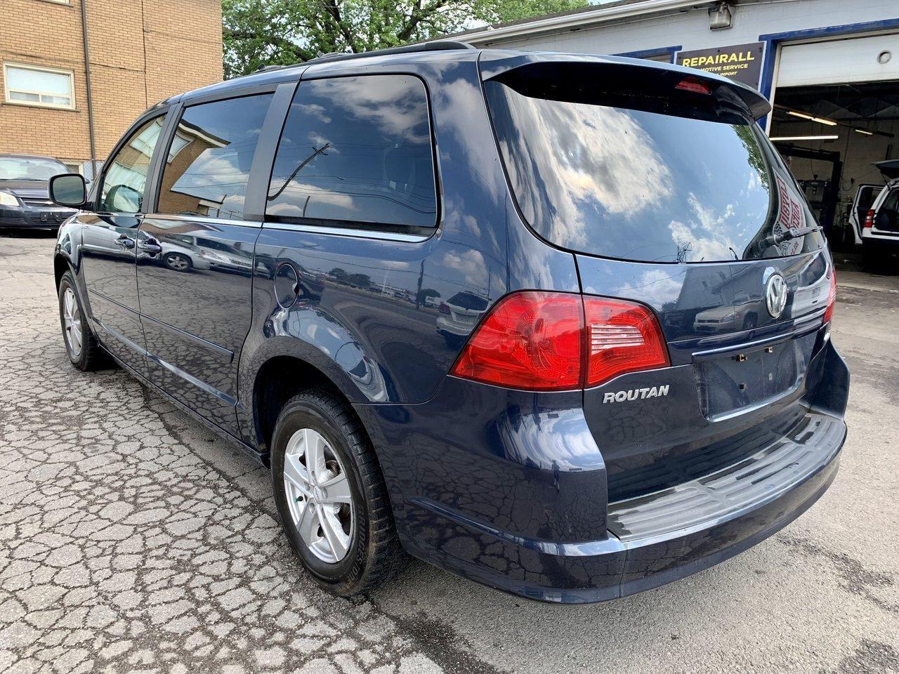 2009 Volkswagen Routan SEL-2