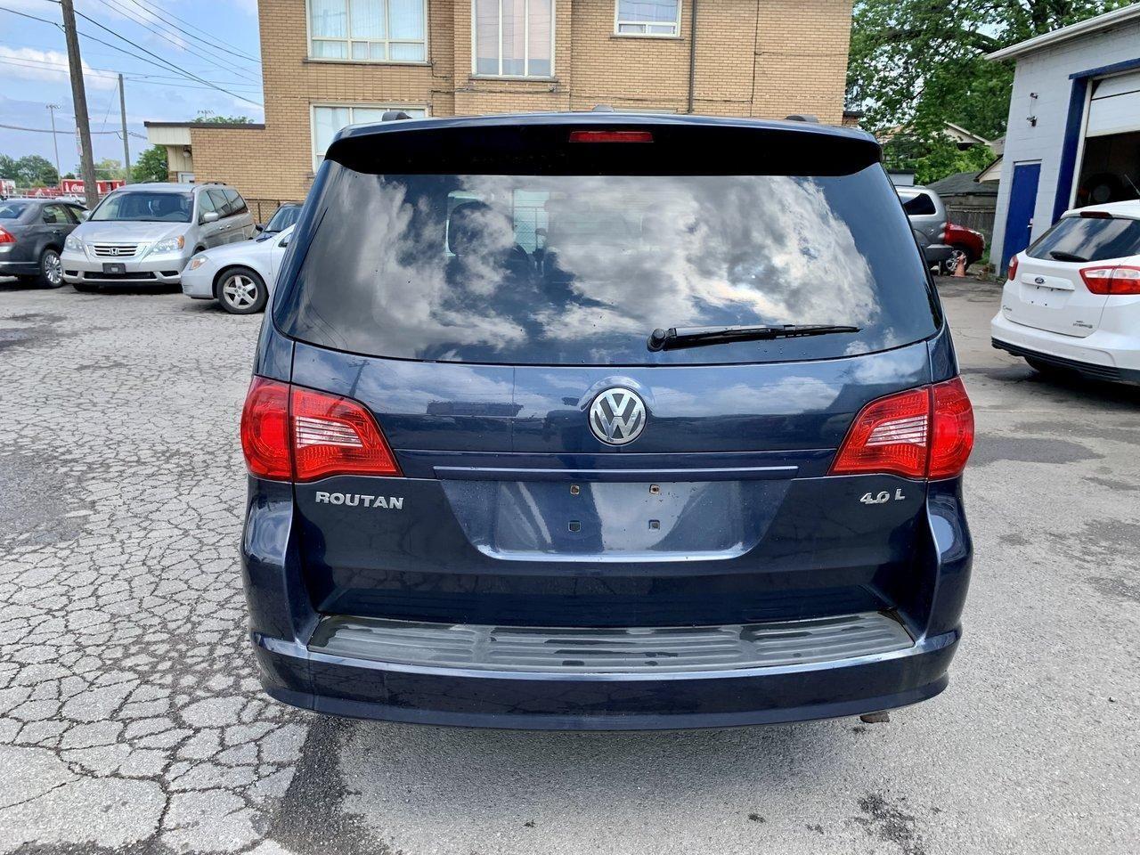 2009 Volkswagen Routan SEL-3