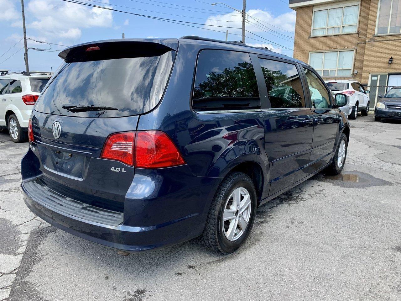2009 Volkswagen Routan SEL-4
