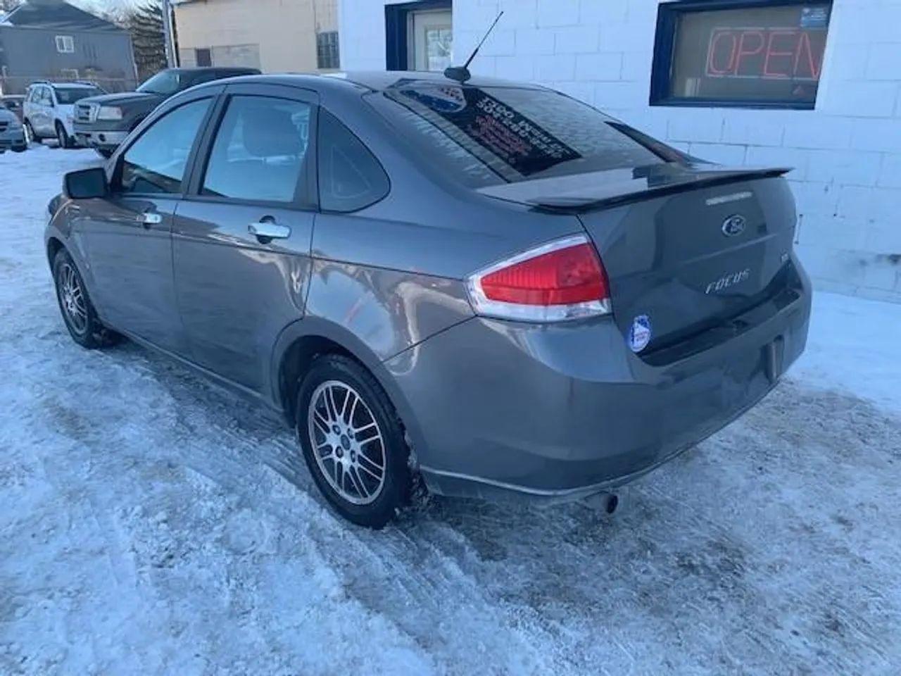 2010 Ford Focus SE-4