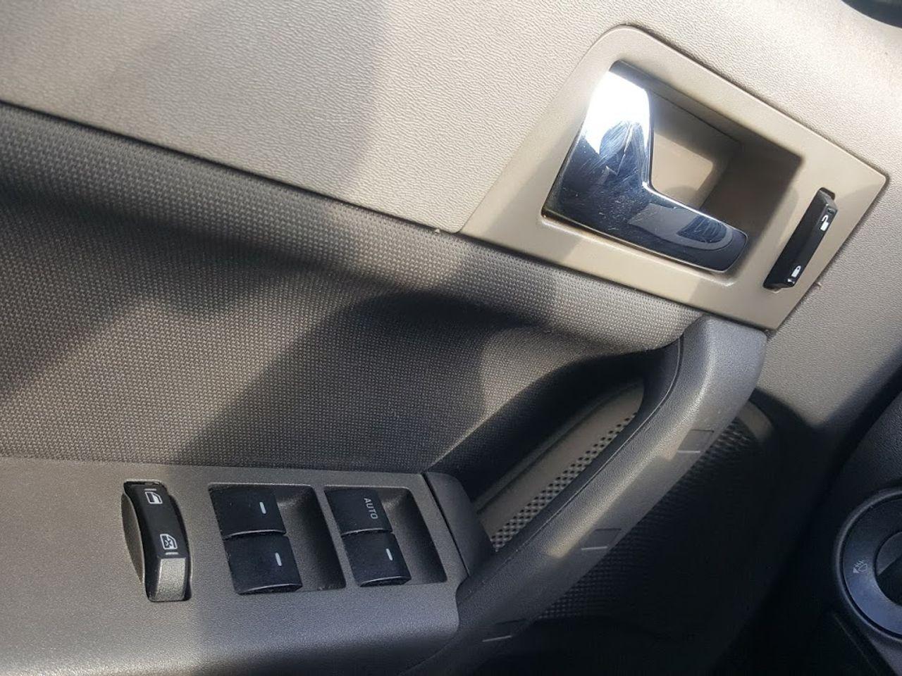 2010 Ford Focus SE-3