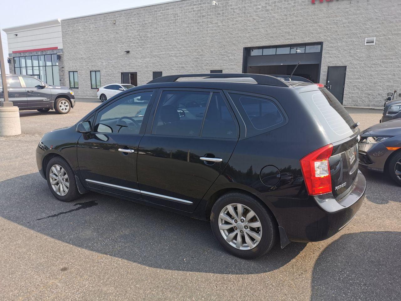 2010 Kia Rondo eX-2