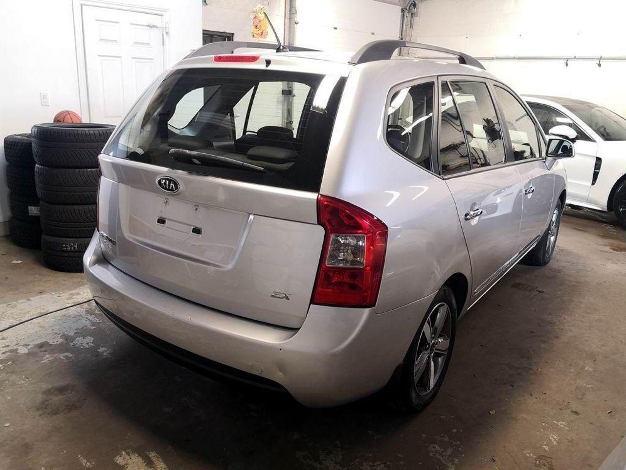 2010 Kia Rondo eX-2