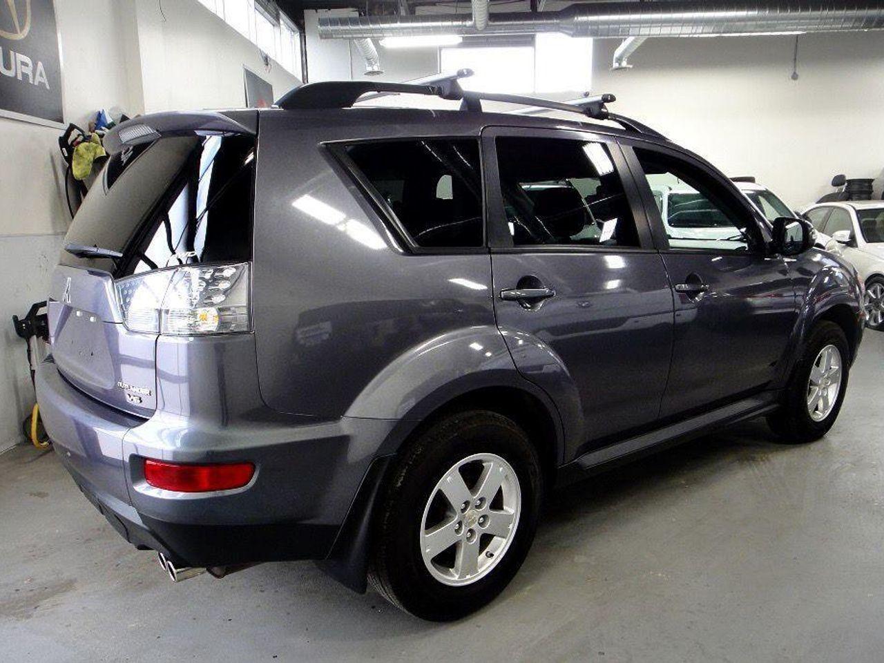 2010 Mitsubishi Outlander XLS-3