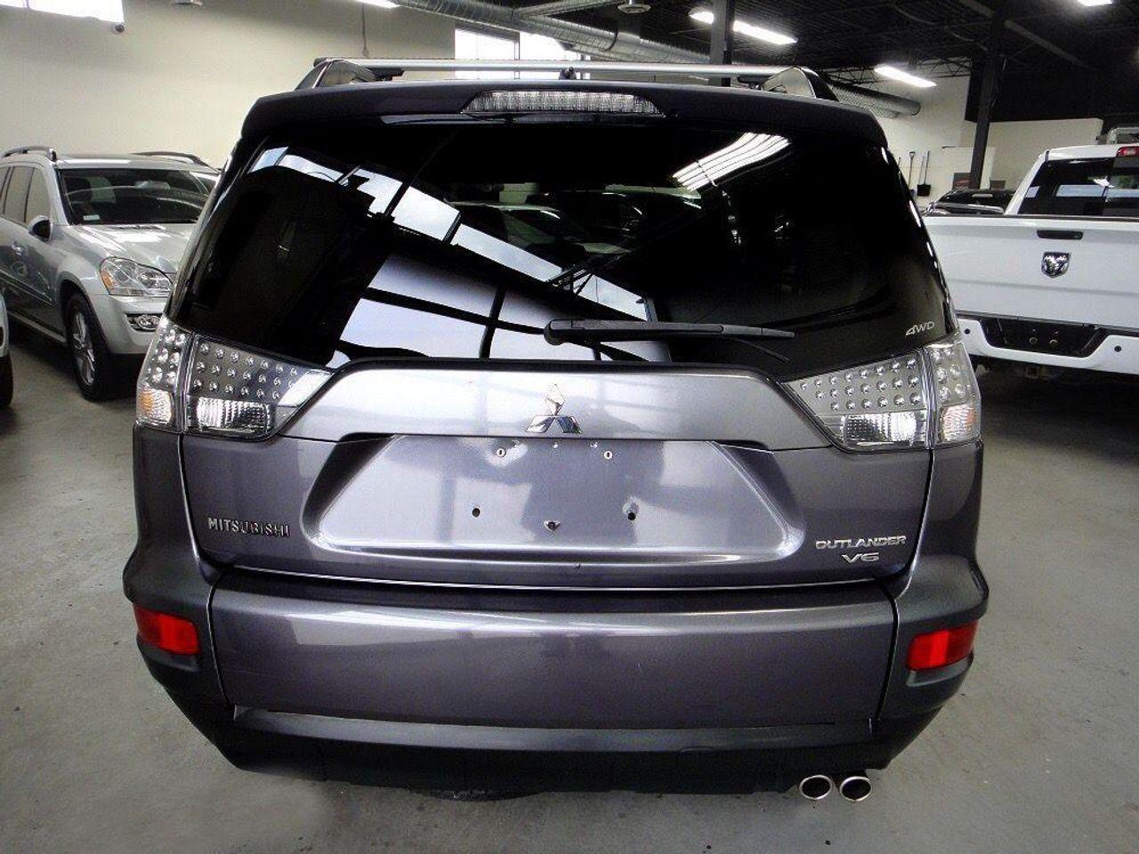 2010 Mitsubishi Outlander XLS-4