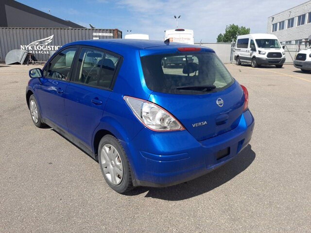 2010 Nissan Versa 1.8 S-2