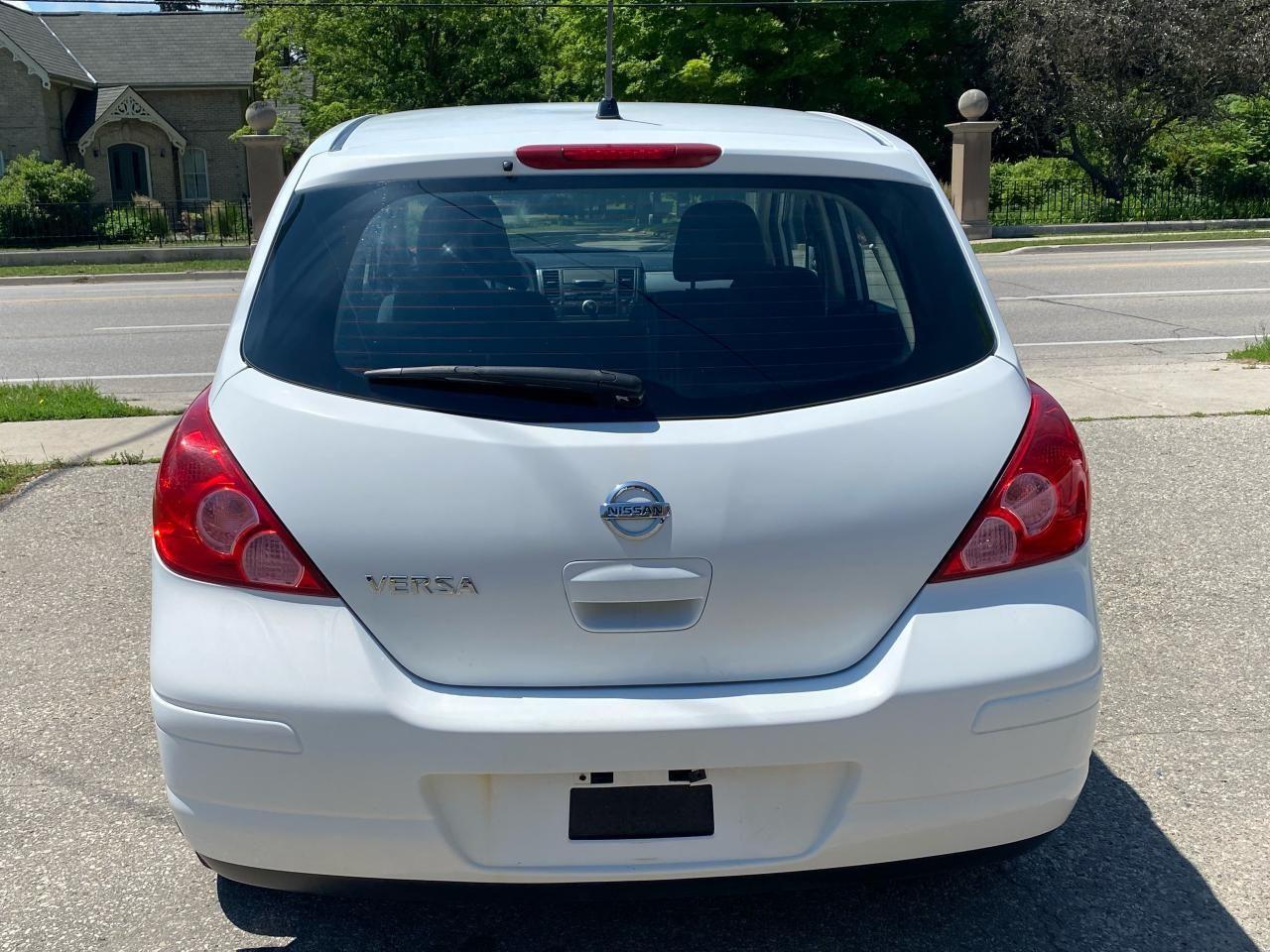 2010 Nissan Versa 1.8 S-2