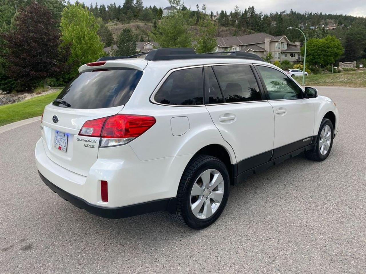 2010 Subaru Outback 2.5i Premium-4