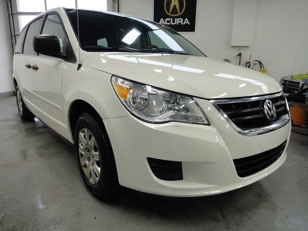 2010 Volkswagen Routan -0