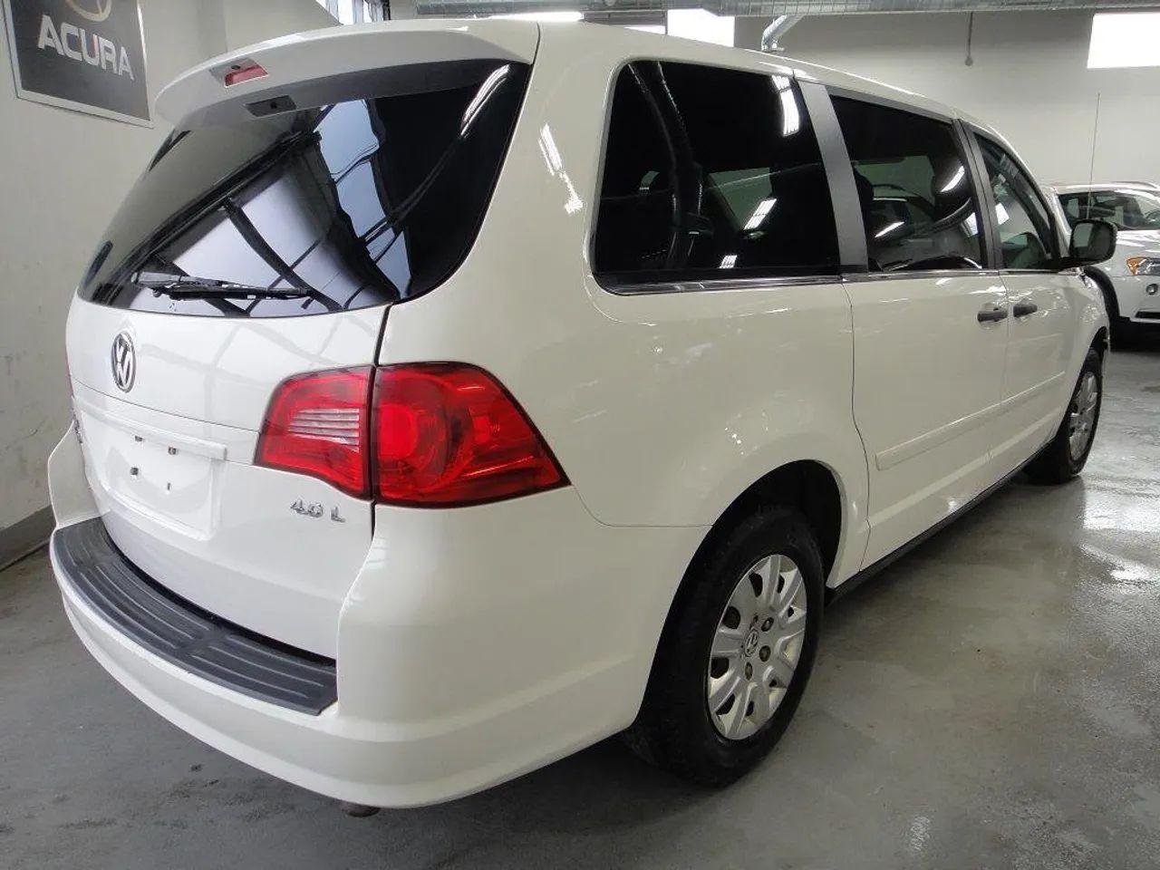 2010 Volkswagen Routan -4
