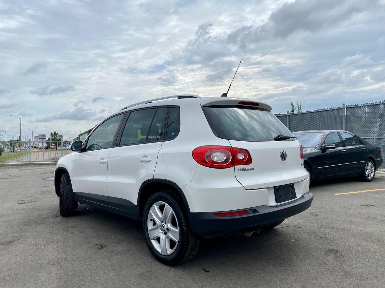 2010 Volkswagen Tiguan -1