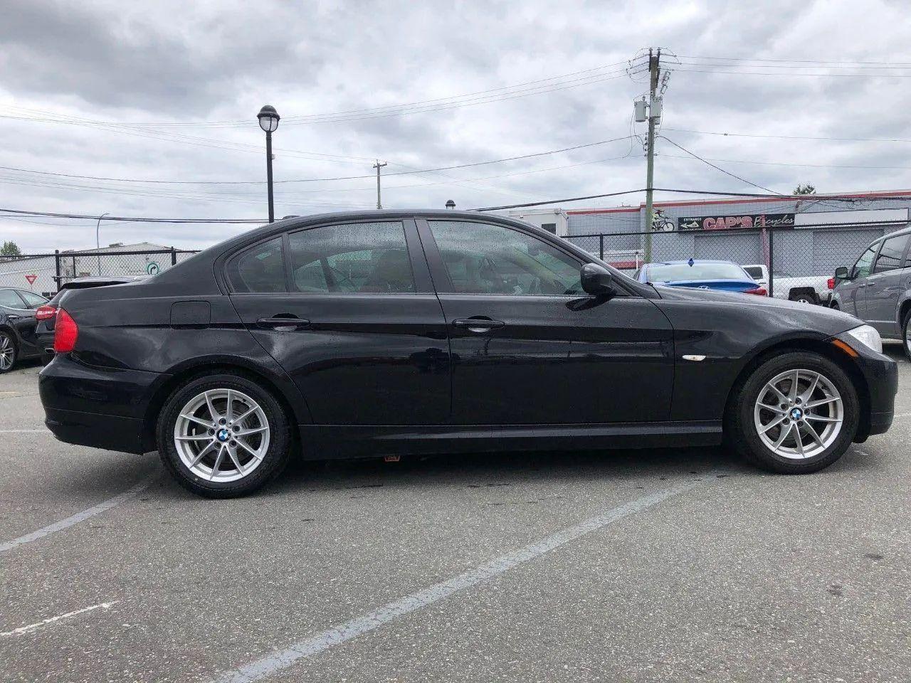 2011 BMW 3-Series 323i-2