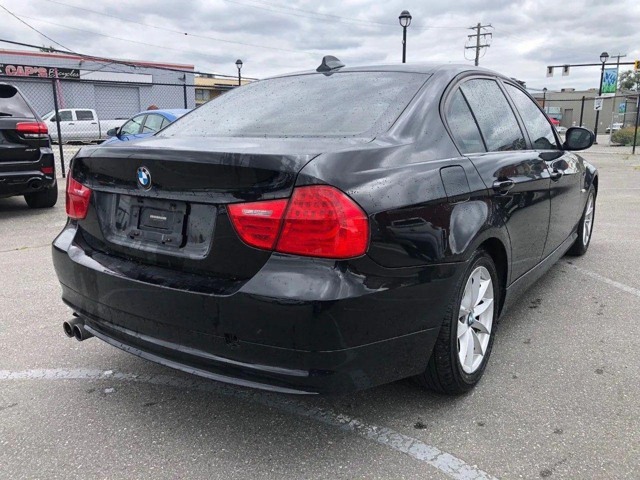 2011 BMW 3-Series 323i-3