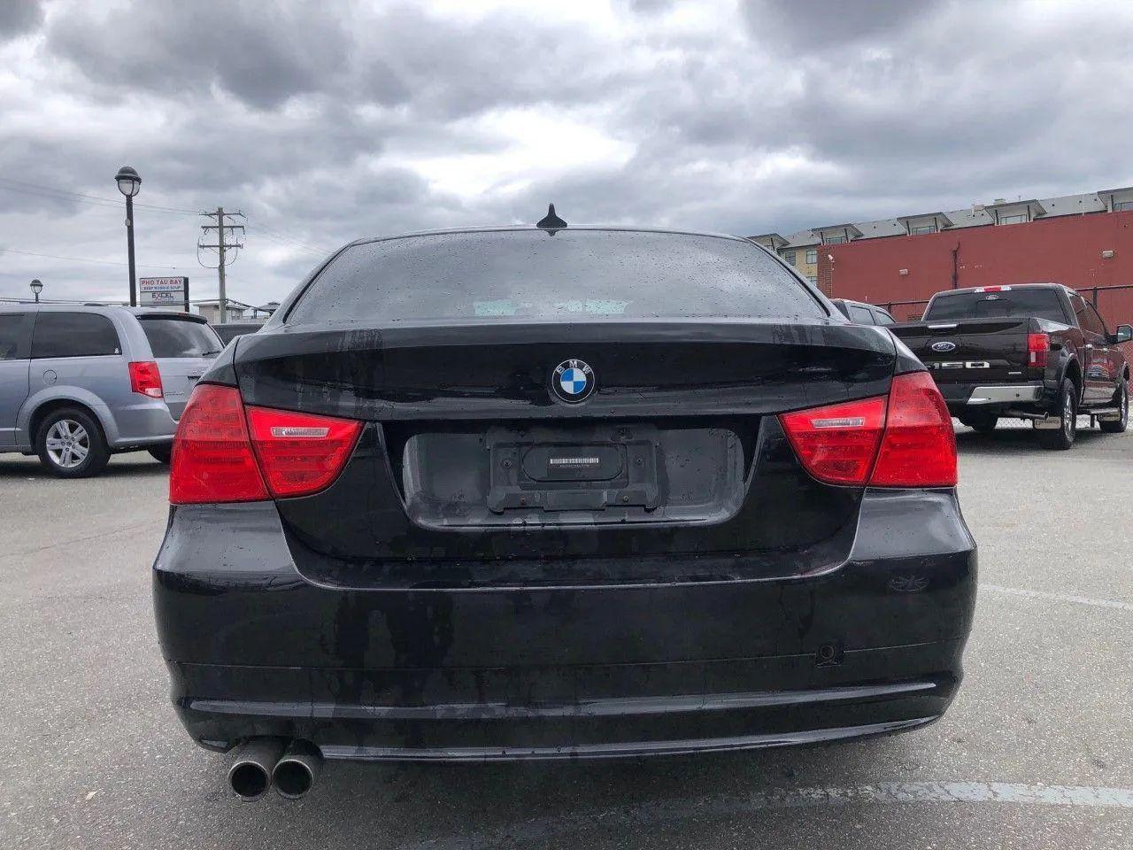 2011 BMW 3-Series 323i-4