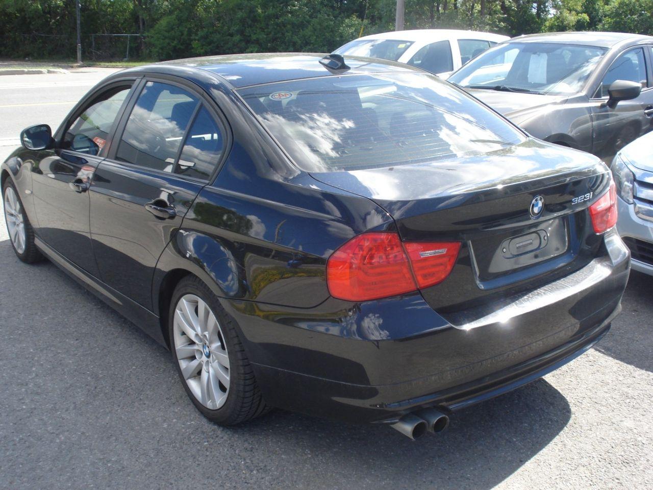 2011 BMW 3-Series 323i-2