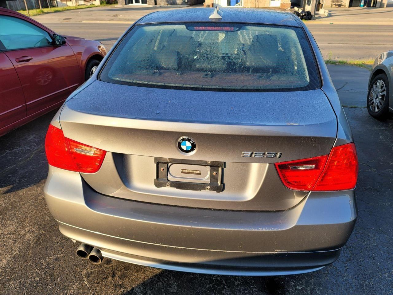 2011 BMW 3-Series 323i-4