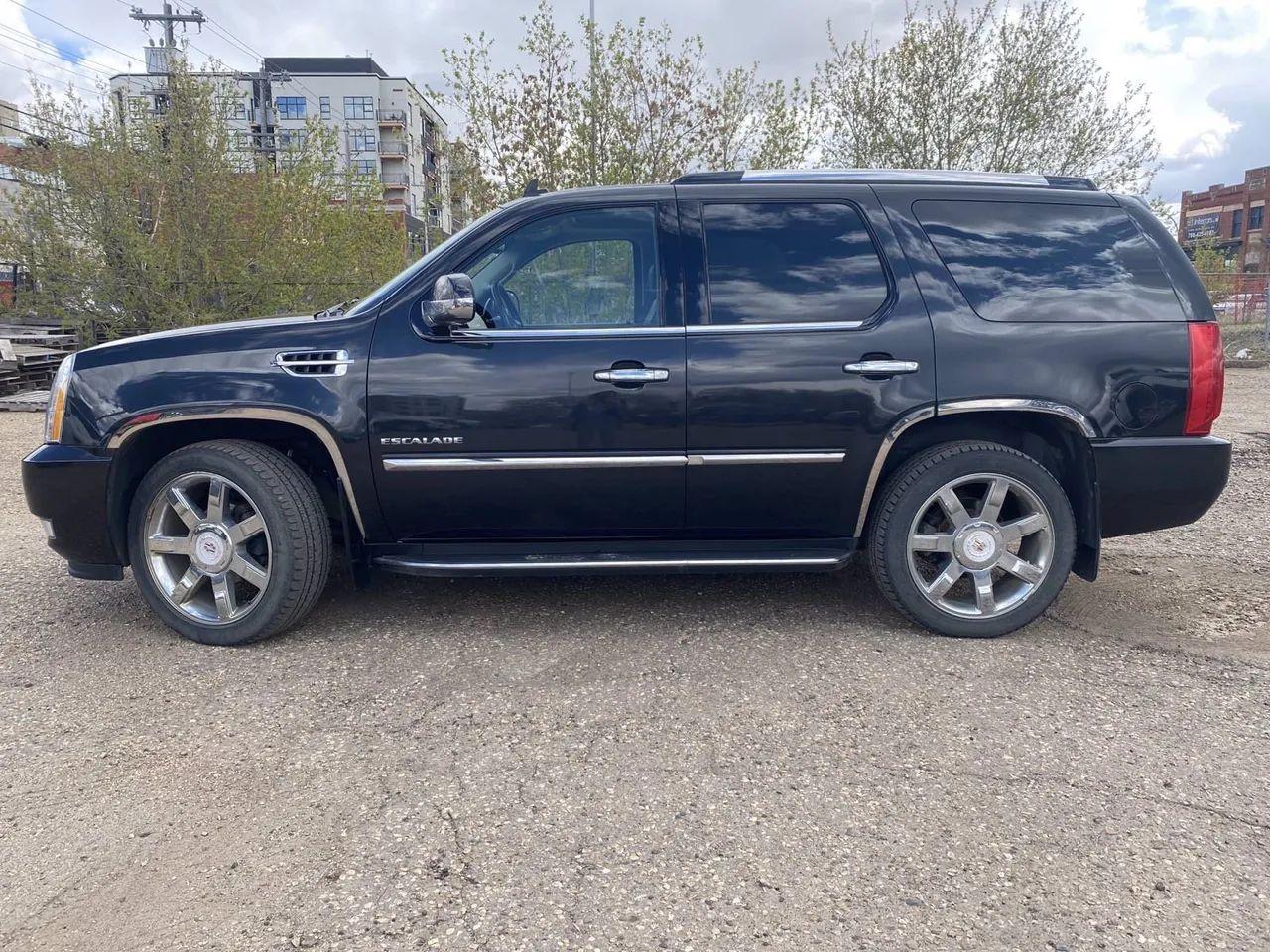 2011 Cadillac Escalade Luxury-2